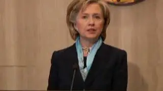 Clinton pushes peace process diplomacy in Middle East