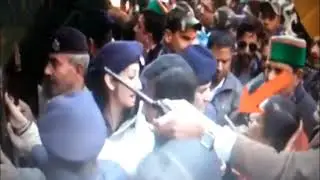MLA asha kumari Dalhousie slap police women.. Gets slapped in return