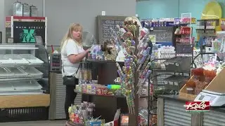 Mitchell Candy Store adds South Dakota art