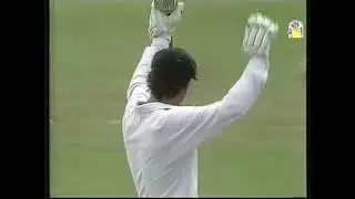 History!  Allan Border breaks the Australian Test runs record vs New Zealand Adelaide Dec 14 1987