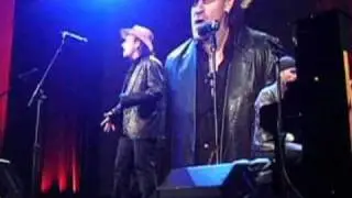Bono & The Edge perform at the Apple Event 10-26-04