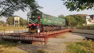 First time American locomotive GEU 20 on automatic turn table How train engine turn Pakistan Railway