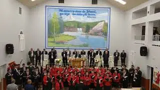 En el Calvario. Coro IEP Neuquén Sur, Argetina cantando en EEBB Int. de Pastores IEP Nequén Sur.