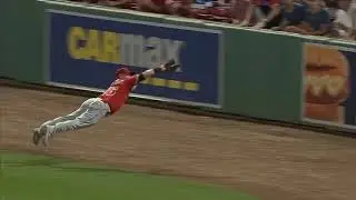 Kole Calhoun makes catch of the year vs Red Sox and gets a standing ovation from the Fenway Crowd ⚾️