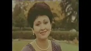 Поёт Алла Аблабердыева.