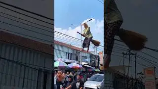 ibu ibu yang di anggap mempunyai ilmu sakti #manusiasakti #manusiaterbang #shorts