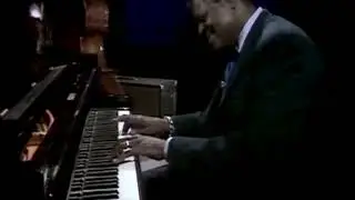 Runs Are The Melody&hellip; Oscar Peterson - Wave (1976)