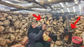 Брошенная сыном, она выживает одна в заснеженных горах