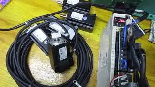 Yaskawa SGMJV 01ADL21 Servo motor and SGDV  R90A01A Servo drive is JOG testing.