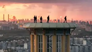 Ловим момент. Встреча с закатом в дождь на Борисовских прудах. Москва, Братеево [Drone 4K 60fps]