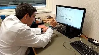 Testing  a biosensor microneedle array
