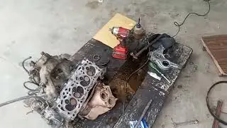 Toyota 2E engine of Head repering at Mughal motor workshop chakwal Punjab Pakistan 