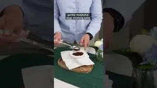 Pour coffee over it like this &ndash; the grounds disappear and the taste surprises!