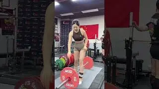 Китайская девушка тренируется в спортзале 2970💪 Вдохновение от азиатской фитнес-модели