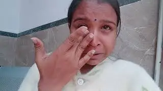 दुख में भी मुस्कुरा देती हूँ 
