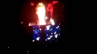 D thrills - Chris Jericho entrance 4-15-2017 house Show IL light up scarf