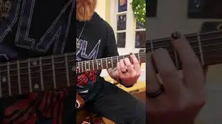 A Gibson Explorer doing what a Gibson Explorer does best! 🔥