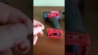 проблема с люфтом  аккумулятора милвоки @ Milwaukee battery problem. Milwaukee 2962