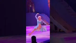 ELSA TUMBLES ON ICE! 🫣