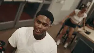 30 Ave- Hi Hello Ft. SaVV & E3