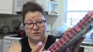 WHAT'S IN MY BAG SUMMER 2017 - BETSEY JOHNSON