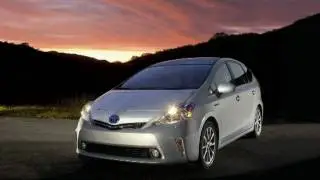Toyota Prius V (2012) HD