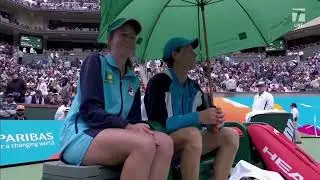 Jannik Sinner shares an umbrella with ballgirl at Indian Wells Semi-Finals 2024