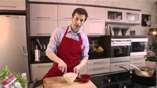 Pasta-broilerisalaatti ja banaani-marjasmoothie