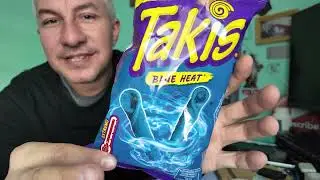 Am incercat o noua aroma Takis Blue Heat cu aroma de chili si lamaie verde !! Usor picant !