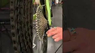 Как отрегулировать ограничительные винты на Sram Eagle 12 скоростей 2023 года #dhmtb #srammtb #biketricks