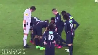 Ezequiel Lavezzi | Practices Medical skills on David Luiz