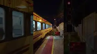 Renfe 447 rebasando la se&ntilde;al luminosa roja🍎😳 y una 256 RYT estacionada