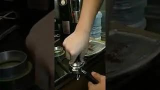 Tamping 3x Portafilter #espresso #tutorial #beans @MrBeast @dritanalsela @vidIQ @Beluga1
