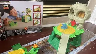 Monster Jam 🏁🚘Mini Jams Crash &lsquo;n Crumble Jungle | Dragon 🐲 and El Toro Loco🌴