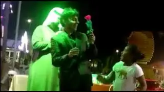 Watch priceless Hilarious reaction of girl, Comedy Vanishing & reproduction flower trick Dubai tour