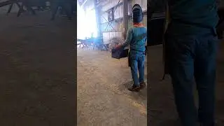 look this guy #shortvideo #welding #southasiancountries #satisfying #subscribe #bangladesh #india