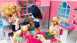 Barbie Chelsea Madison Dance Class Swimming!