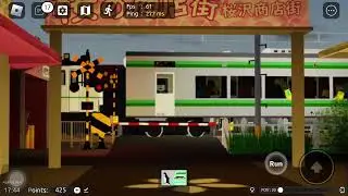 桜沢駅前の踏切を通過する夜行列車【葉倉鉄道】