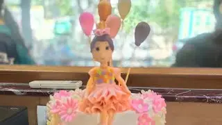 Pyari si gudiya ke liye beautiful cake jo white chocolate flower 🌷 se decorate kiya gya|