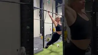 Kipping chest to bar pull ups