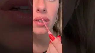 Full video on my channel :) #asmr #asmrlipgloss #ligloss #asmrmakeup #asmrmakeuptriggers #asmrvideo