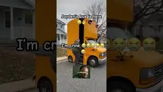Jayden&rsquo;s bus is here I&rsquo;m crine 😭✌️