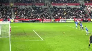 Enzo Le Fee takes the worst penalty of all time - Brentford v Sunderland 
