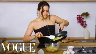 Rosal&iacute;a Cooks Tortilla de Patatas | Now Serving | Vogue