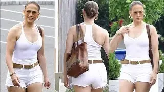 Jennifer Lopez Takes Selfies With Fans In The Hamptons