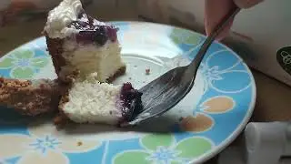 Food Review: Contis Blueberry Cheesecake