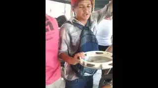Humorista Cibalena apresenta-se em coletivos de Fortaleza