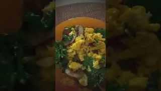 heart-healthy scrambled eggs, spinach, mushrooms. How can something so good be so bad? #breakfast