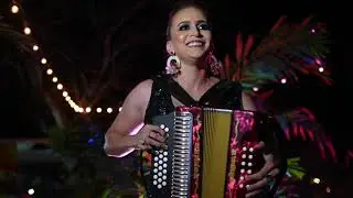 TEQUILA Y SAL DANIA MARÍA & MADELAINE PINEDA  LOS DISTINGUIDOS VIDEO OFICIAL