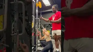 Unexpected things that happen in the gym 😱 GOOD SAVE! #fitness #workout #save #protect